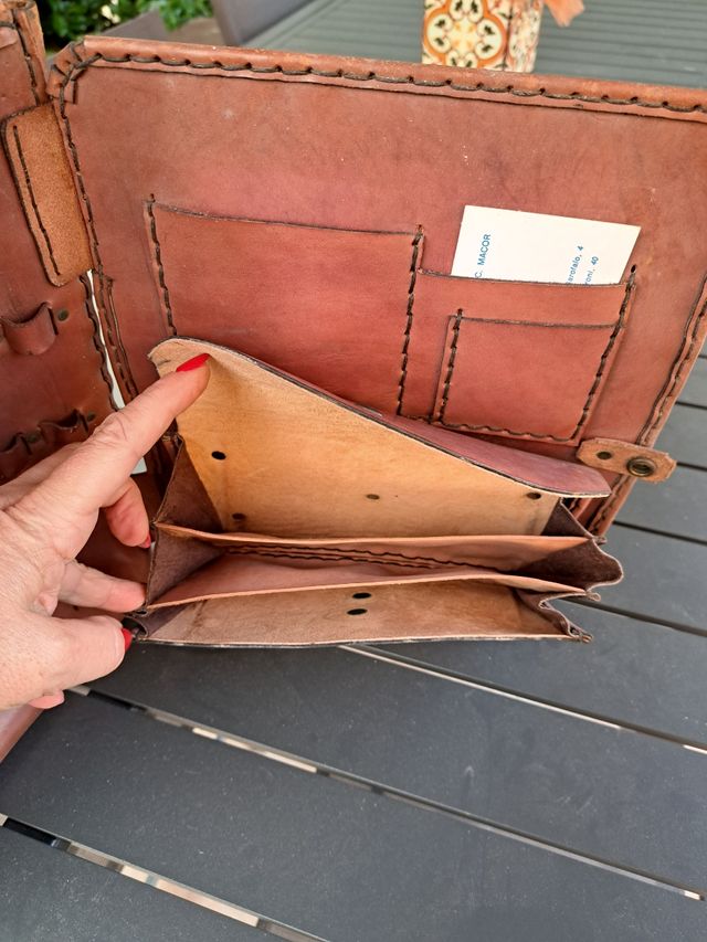cartella in cuoio lavorata a mano