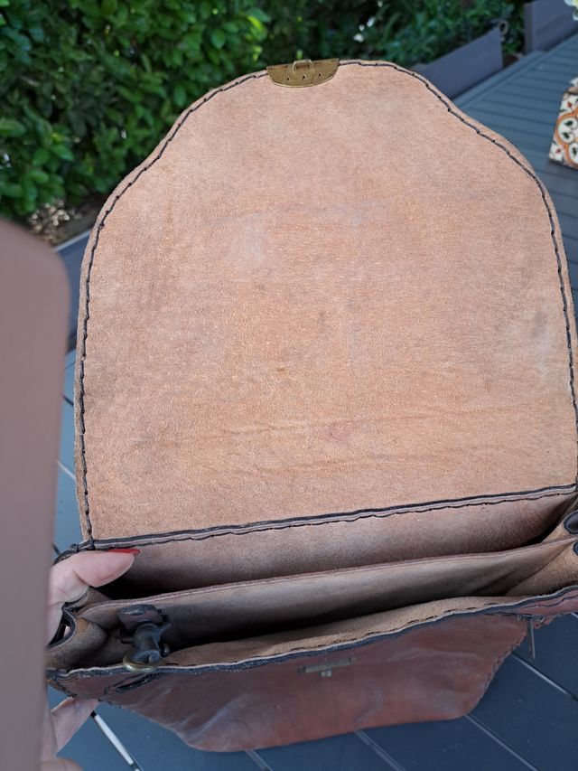 cartella in cuoio lavorata a mano