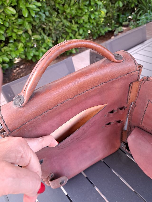 cartella in cuoio lavorata a mano