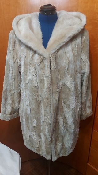 Chaquetón con capucha