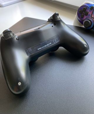 PlayStation 4 Slim 1T + 2mandos