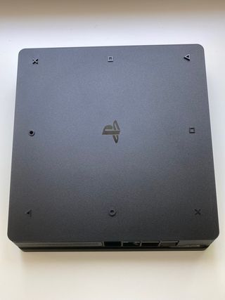 PlayStation 4 Slim 1T + 2mandos