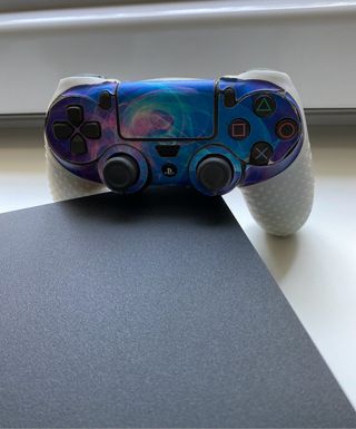 PlayStation 4 Slim 1T + 2mandos