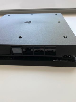 PlayStation 4 Slim 1T + 2mandos