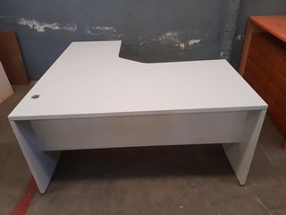 Mesa escritorio despacho con ala y faldón. Ref M61