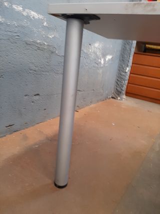 Mesa escritorio despacho con ala y faldón. Ref M61