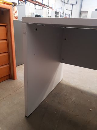 Mesa escritorio despacho con ala y faldón. Ref M61