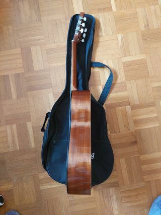 Guitarra Admira Infante con funda (para niños)