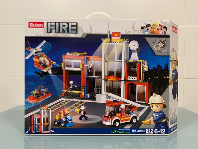 ESTACIÓN DE BOMBEROS (Tipo LEGO)