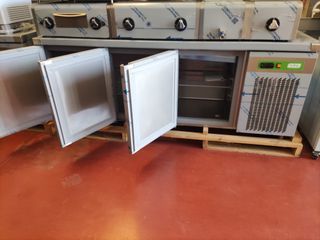 MESA REFRIGERADA TRES PUERTAS