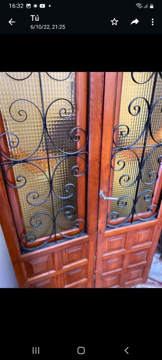 PUERTAS DOBLES DE MADERA MACIZA , CRISTAL Y FORJA