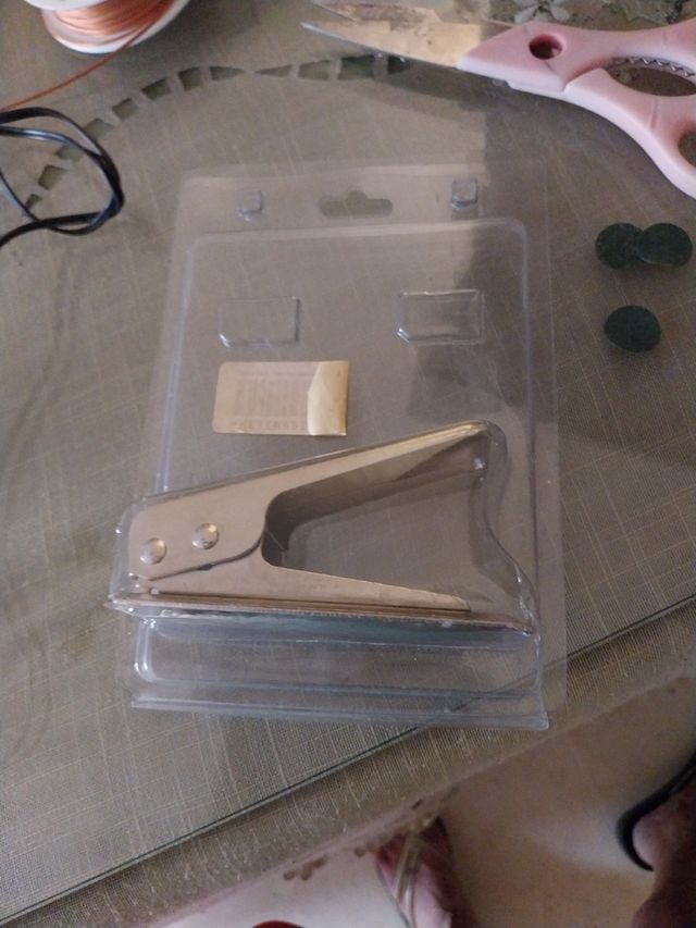 VARIOS ELEMENTOS : PLACA PLAY STATION, GRAPADORA..