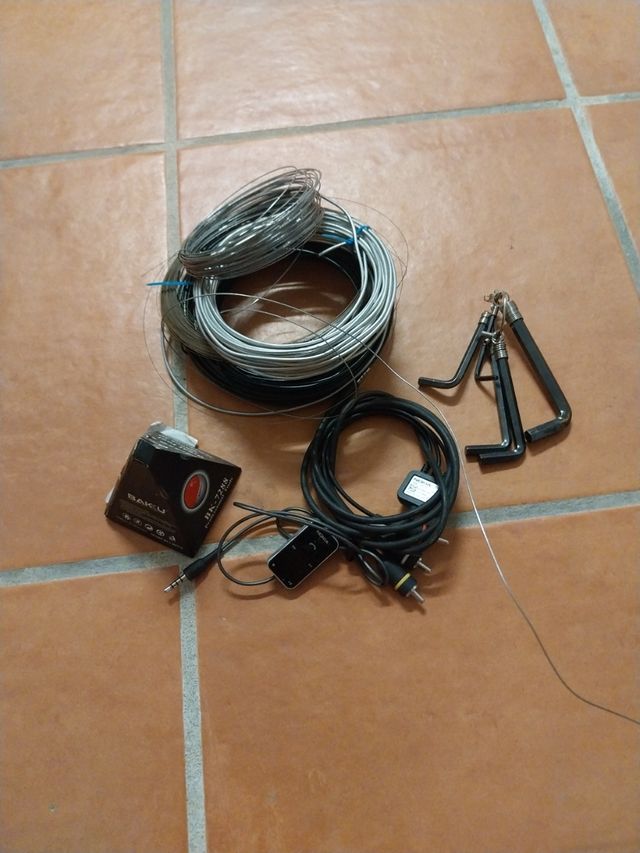 VARIOS ELEMENTOS : PLACA PLAY STATION, GRAPADORA..