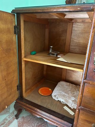 Aparador clásico con espejo