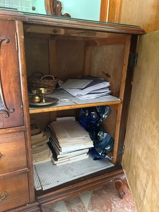 Aparador clásico con espejo