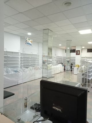 LOCAL COMERCIAL, SE ALQUILA,  CALLE EL PESO