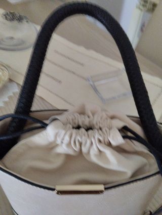 Borsa beige a secchiello a mano o a spalla