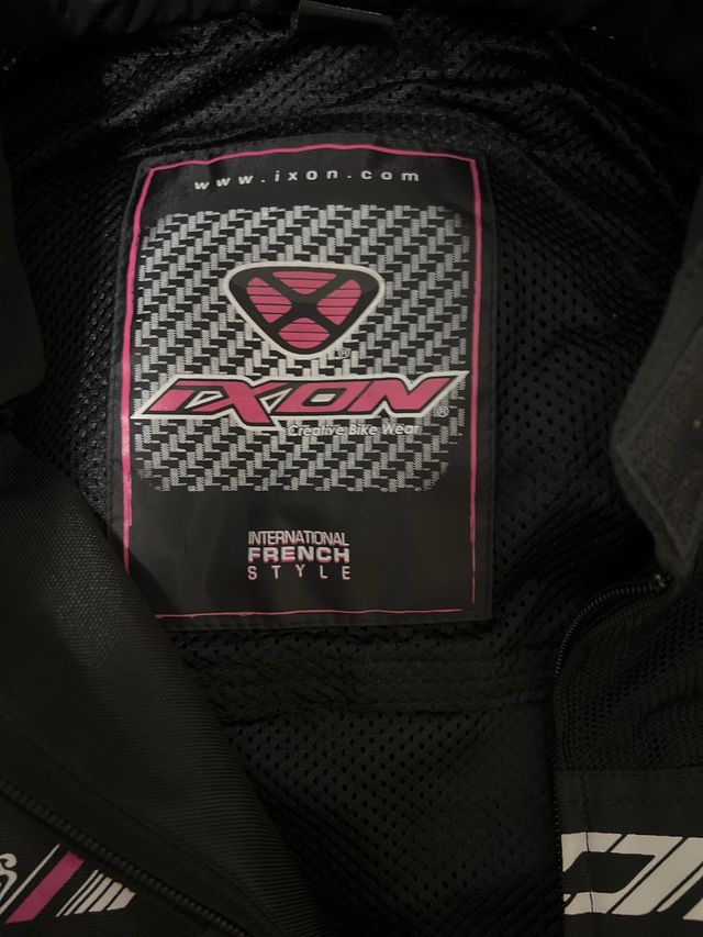 Cazadora moto Mujer y casco