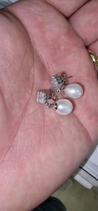 se vende conjunto de 18k con diamantes y perlas 