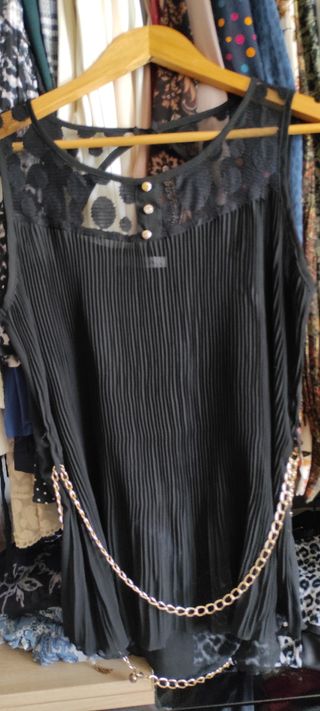 BLUSITAS NEGRAS DIFERENTE TIPO.