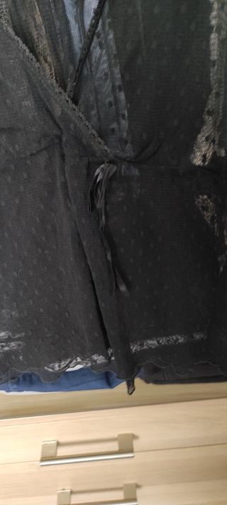 BLUSITAS NEGRAS DIFERENTE TIPO.