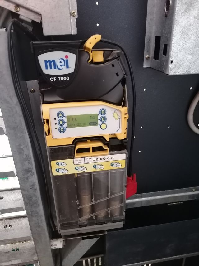 VENDO MAQUINA EXPENDEDORA REFRESCOS