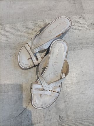 zapatos blancos de piel. núm 37
