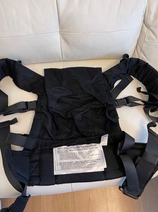 Mochila portabebes. Marca Fidella