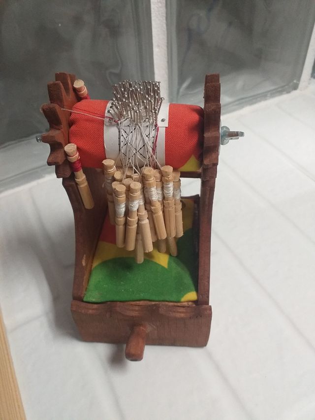 Bolillo para hacer encaje. Mundillo.