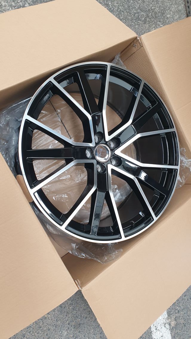 LLANTAS 19" y 20" RS BLACK PERFORMANCE