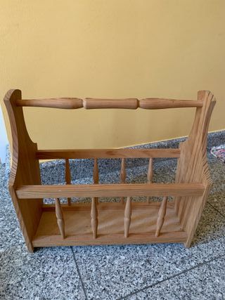 Revistero de madera de pino