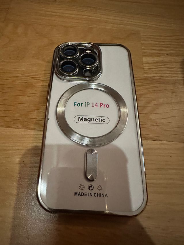 2 custodie per iPhone 14 Pro