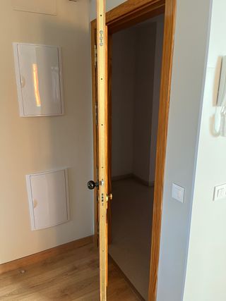 Cerradura seguridad completa, puerta vendida.