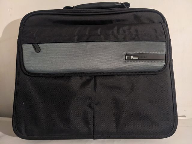 Maletín portátil Belkin