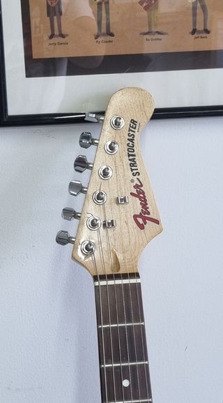 Guitarra réplica stratocaster