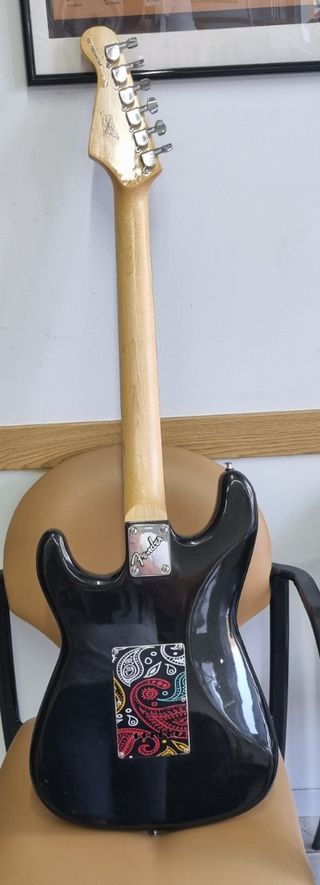 Guitarra réplica stratocaster