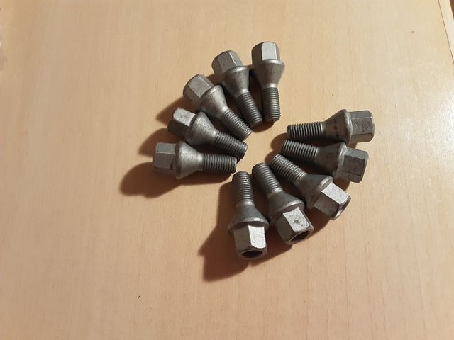 Tornilleria rueda renault