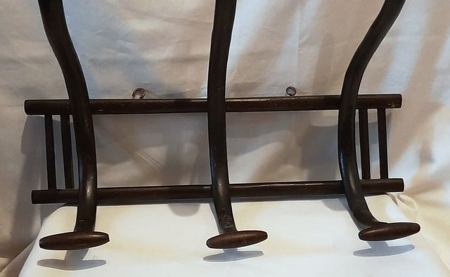 Perchero antiguo de madera curvada y 3 brazos 