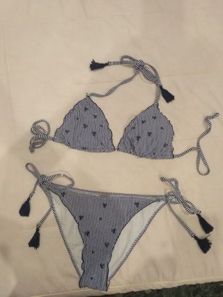 Bikini azul y blanco