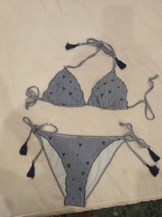 Bikini azul y blanco