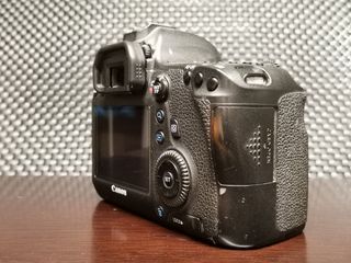 Canon 6D. Full frame.