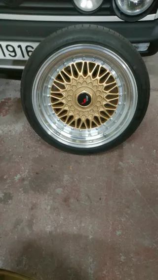 Se venden 4 llantas ,como las de las fotos.