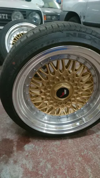 Se venden 4 llantas ,como las de las fotos.