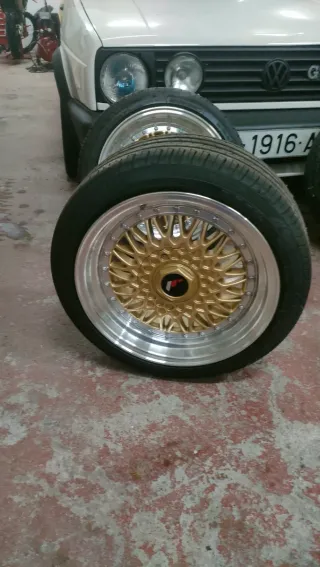 Se venden 4 llantas ,como las de las fotos.