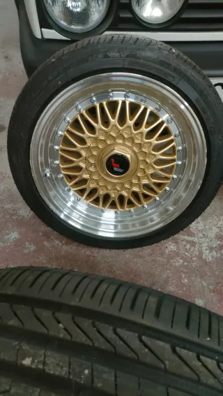 Se venden 4 llantas ,como las de las fotos.