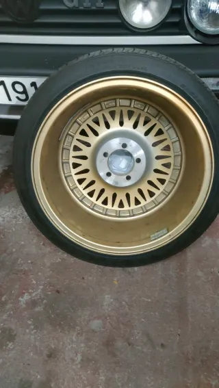 Se venden 4 llantas ,como las de las fotos.