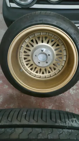 Se venden 4 llantas ,como las de las fotos.