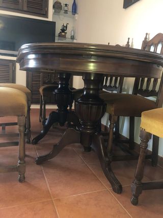 Mesa y sillas