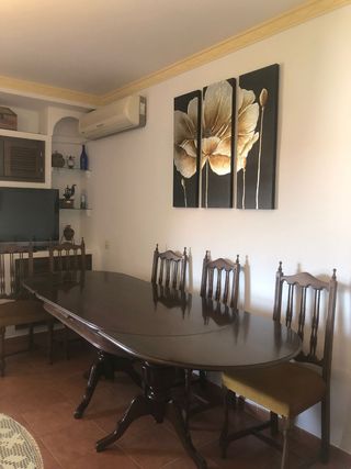 Mesa y sillas