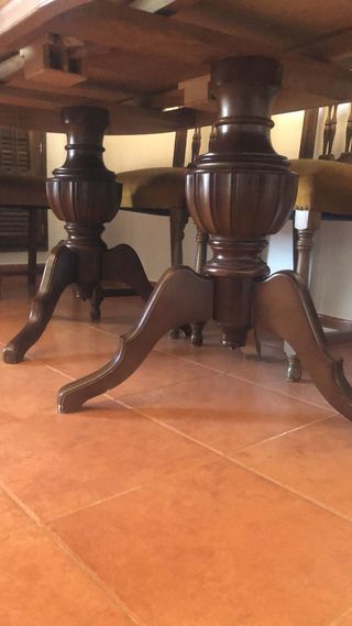 Mesa y sillas